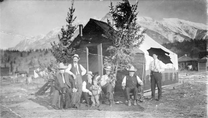 1910-Dec 25-Men of the Crows Nest Pass Lumber Co in front of dwelling on Christmas Day