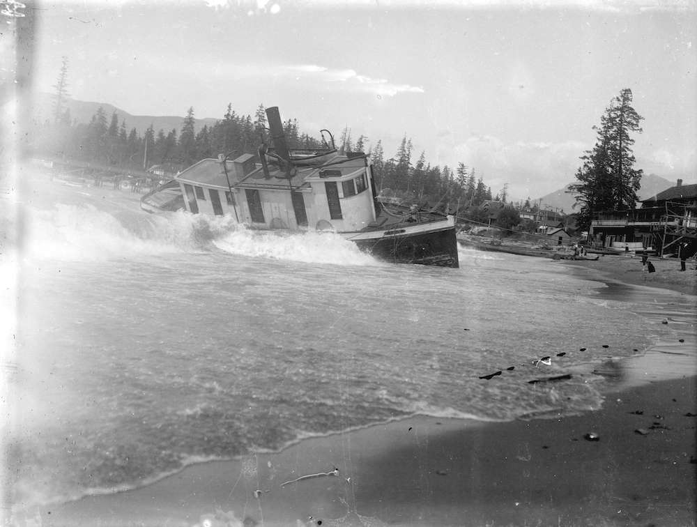 1900?-The boat Annie being washed onto shore