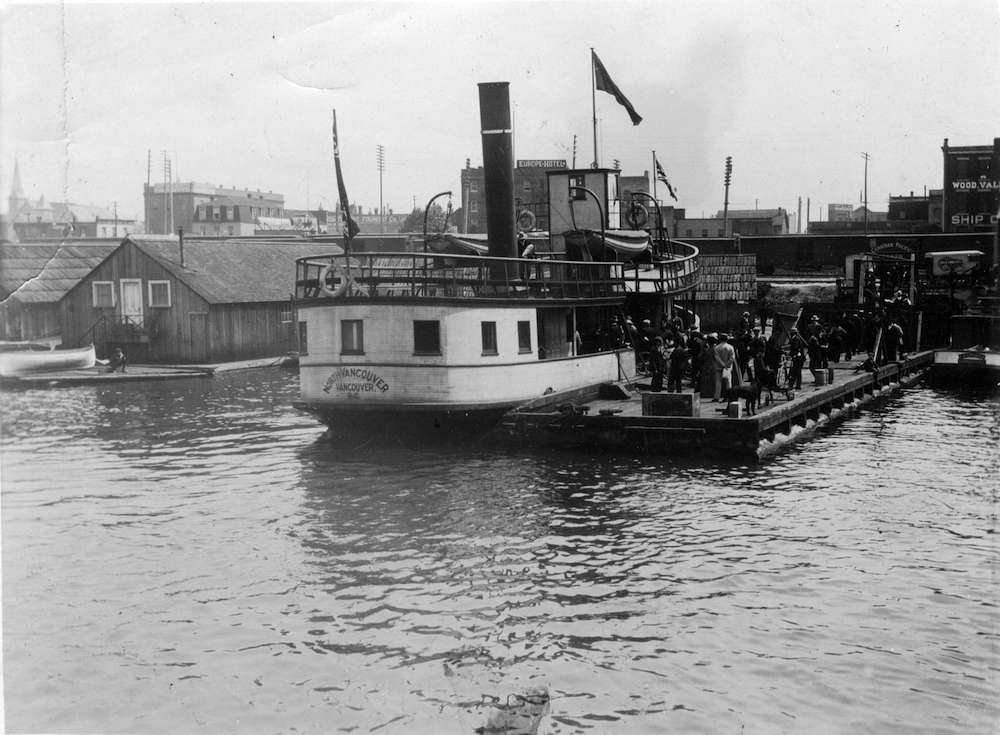 1910?-North Vancouver ferry Leonora at dock