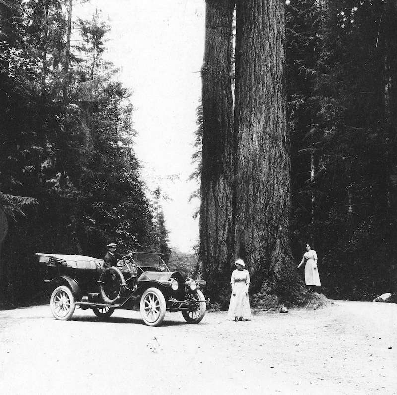 1912-A car on Park Road