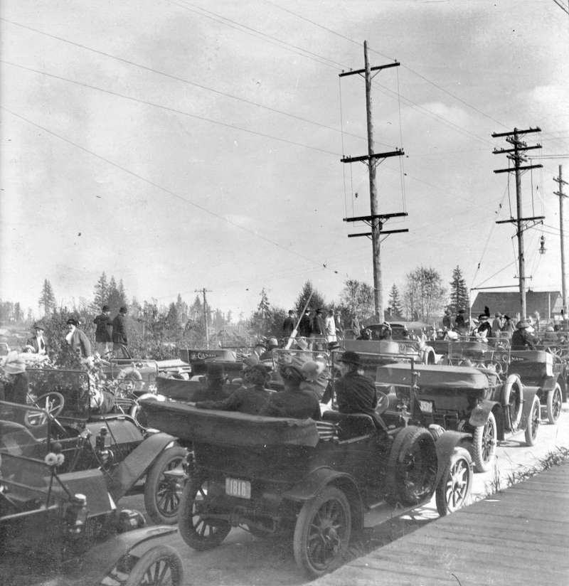 1913-A car rally on Kingsway