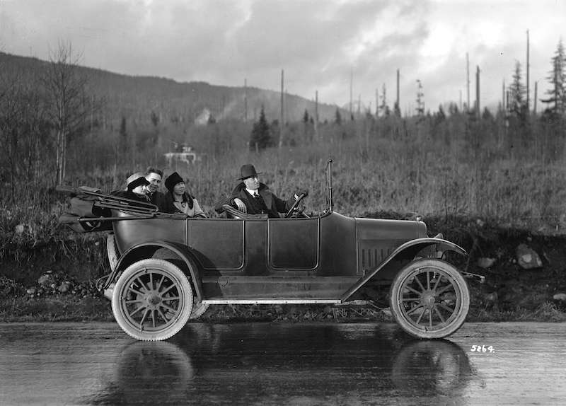 1917-Open car - Stuart Thomson in driver's seat