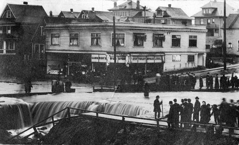 1909-Southeast corner Broadway and Heather Street