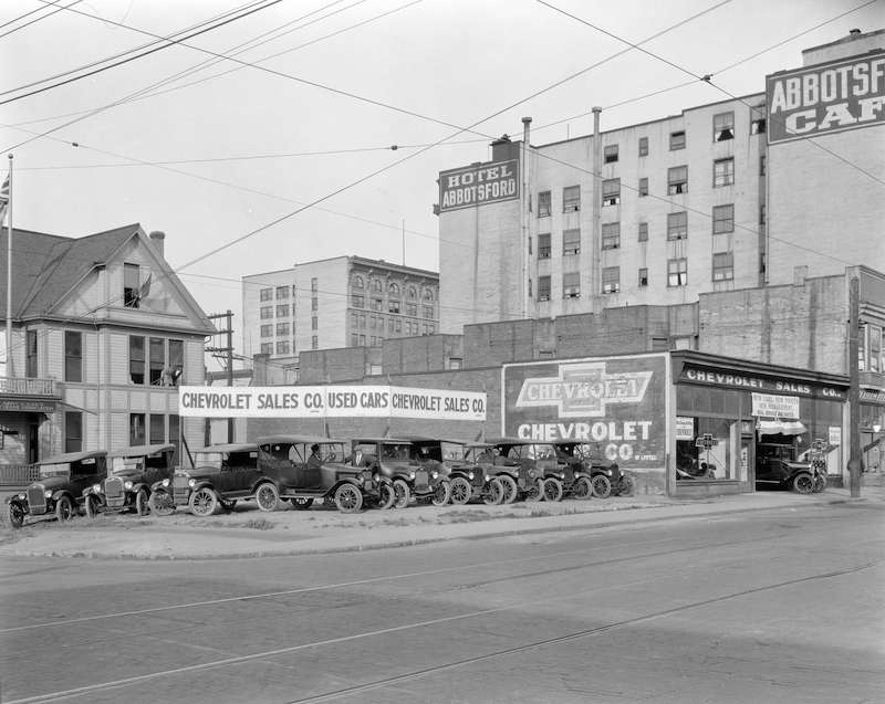 1924-Chevrolet Sales Co. - [car lot at 900 block West Pender Street]