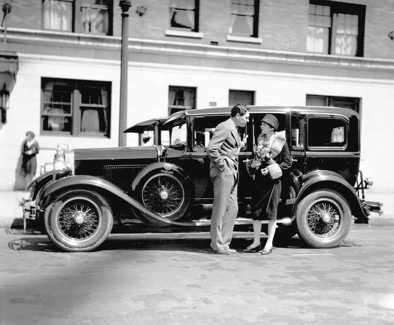 1928-John Bowers and Marguerite De La Motte, Pantages stars, pose with car