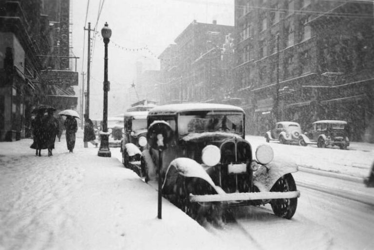 Old Photographs of Cars in Vancouver from 1920-1939 (Gallery)