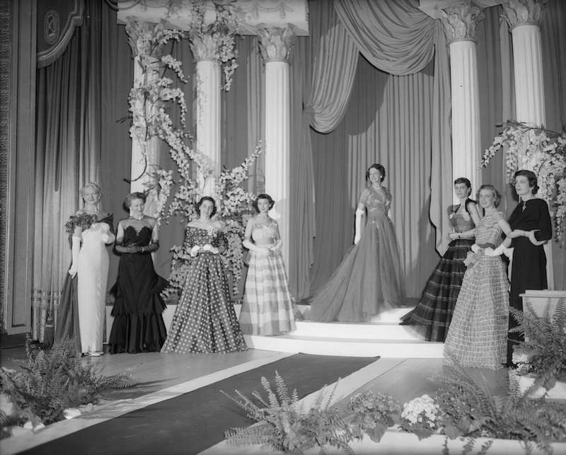 1949 - Fashion show, Eatons