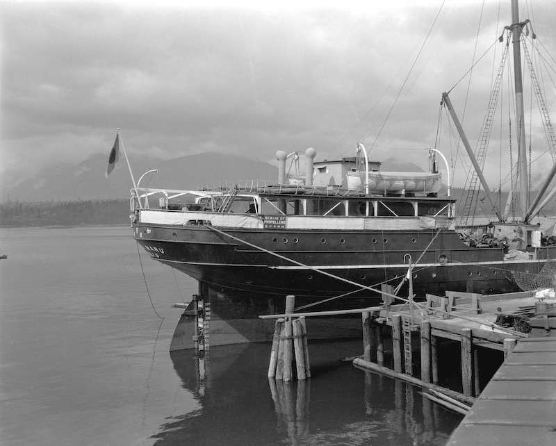 1925 - Boat moored at Terminal Dock Company docks