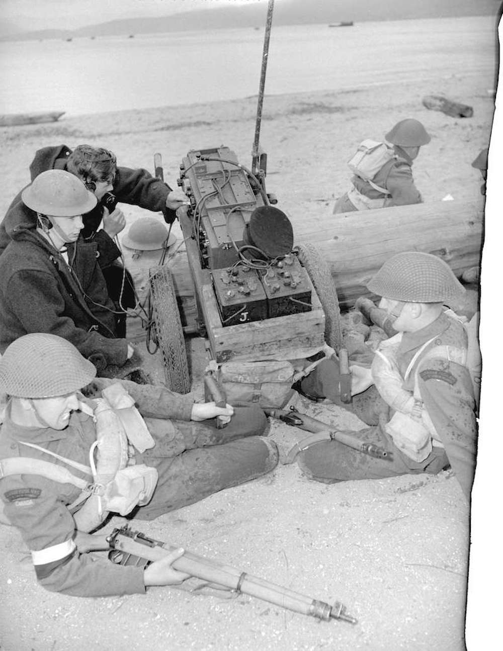 1943 - Army radio [operator and soldiers on] Kitsilano Beach