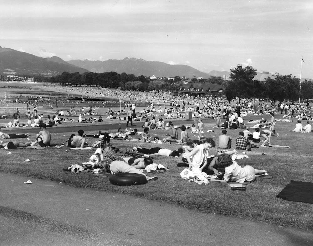 1957-Crowds on Kitsilano Beach