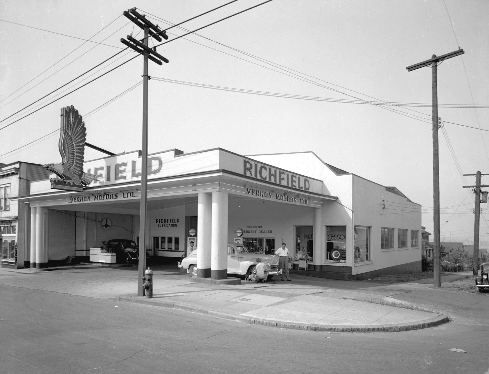 1946 - Vernon Motors [at] 3rd Avenue and Commercial Drive