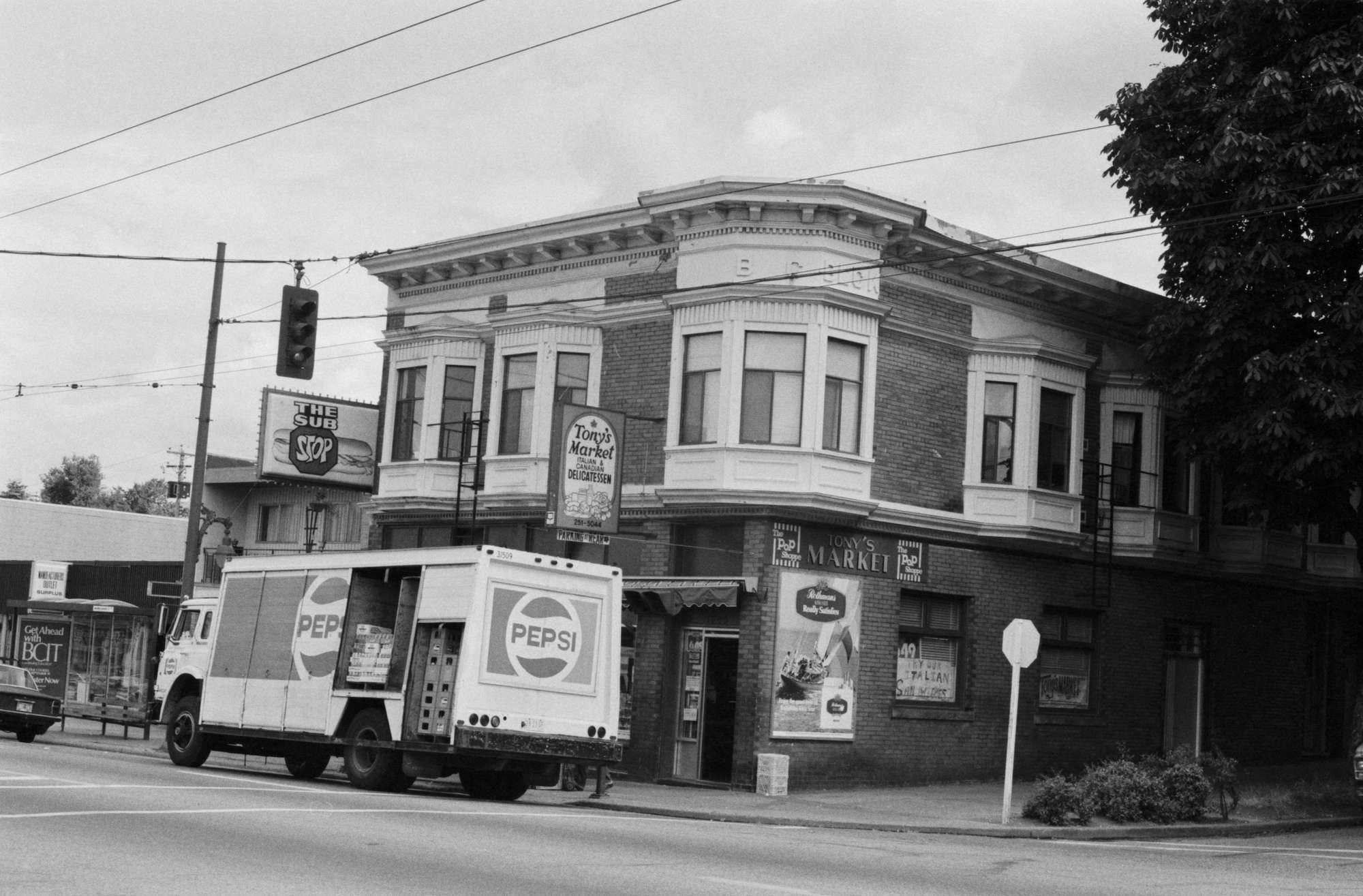 1985 - 1044 Commercial Drive