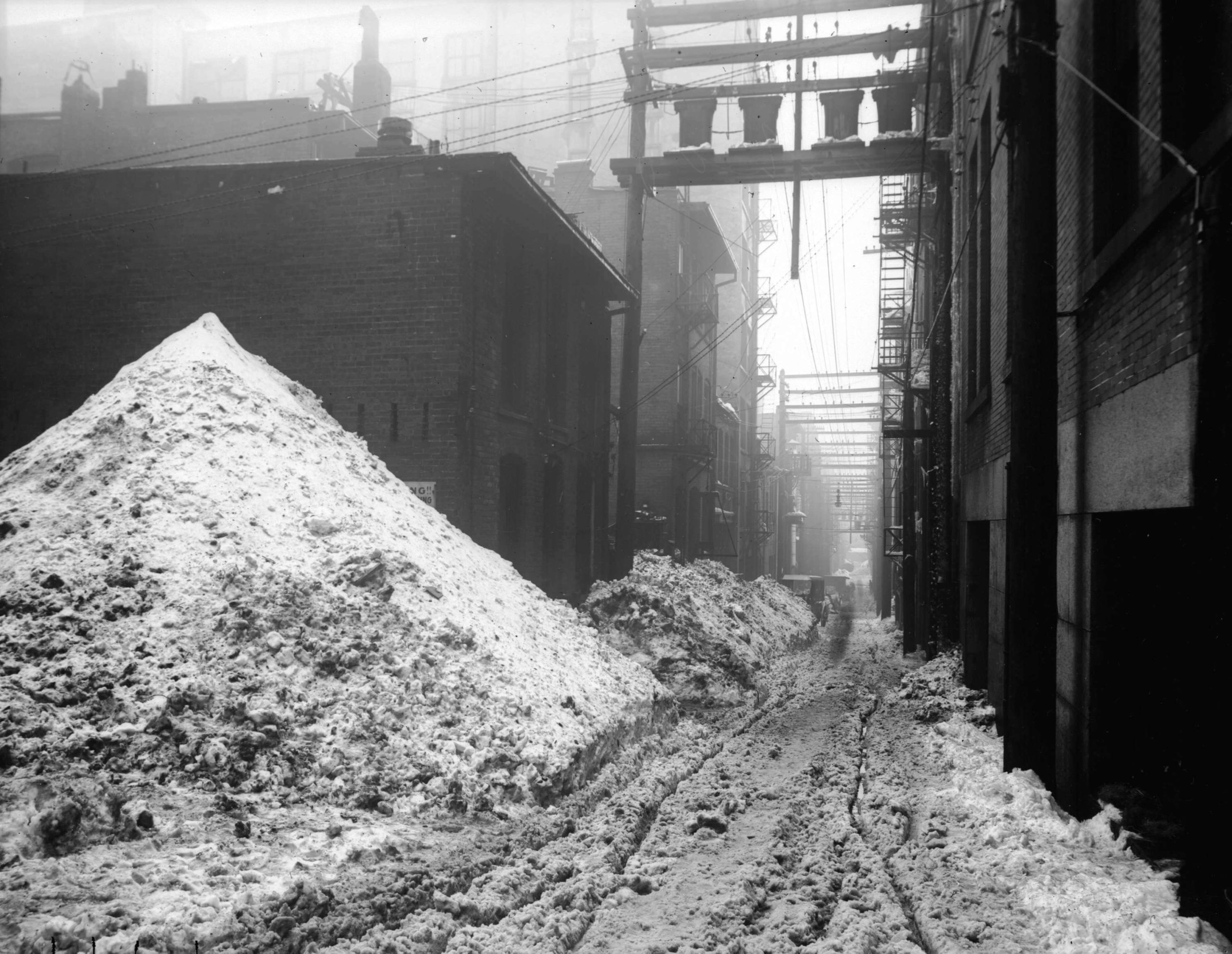 1916 - Snow in alley