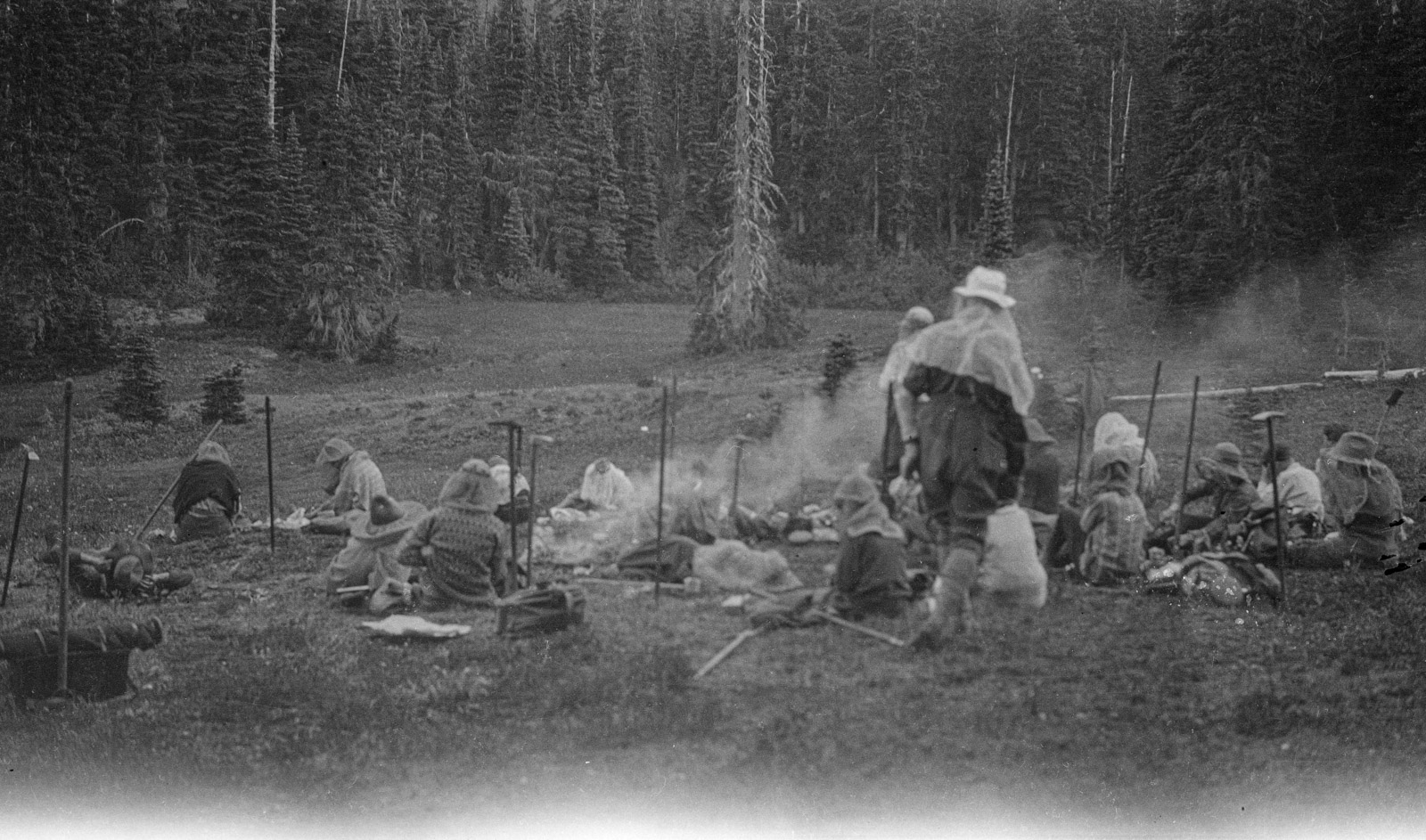 1927 - 1931 - Hiking group stopped in a field