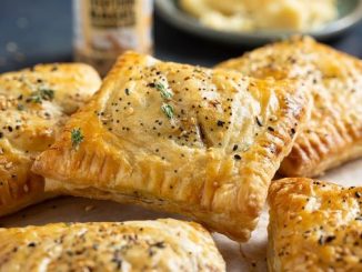 Recipe for Cheesy Onion, Leek and Spinach Hand Pies