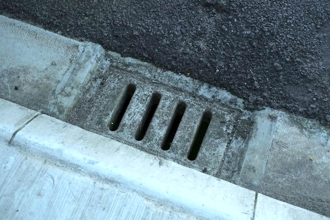 Street gutter for water flow and drainage