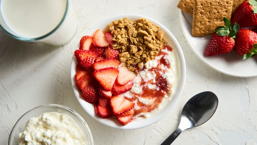 Recipe for Strawberry Cheesecake Protein Bowl