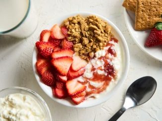 Recipe for Strawberry Cheesecake Protein Bowl