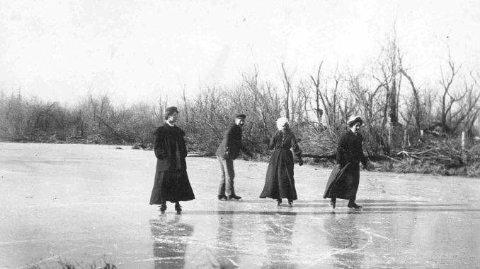 Old Photographs of Skating from the Vancouver Area (1904-1980)