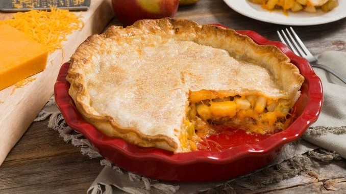 Recipe for Apple and Bourbon Pie with Cheddar Cheese